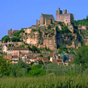 Castelo Histórico em uma Colina