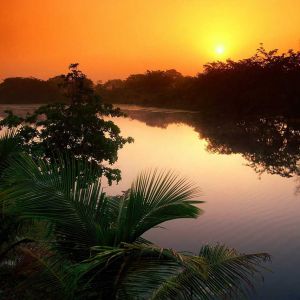 Pôr do Sol Sereno sobre a Água
