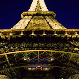 Vista Noturna da Torre Eiffel
