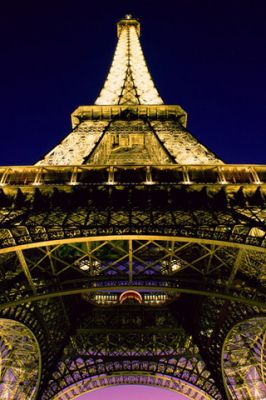 Vista Noturna da Torre Eiffel