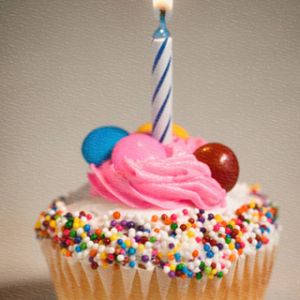 Cupcake de Aniversário Colorido