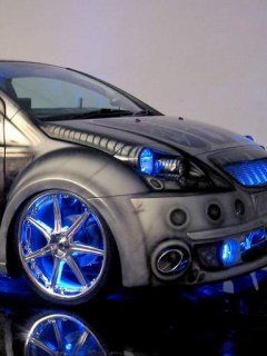 Carro personalizado com luzes de néon