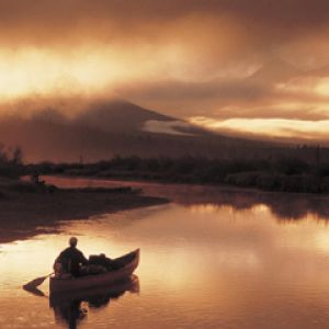 Canoagem ao Pôr do Sol Sereno