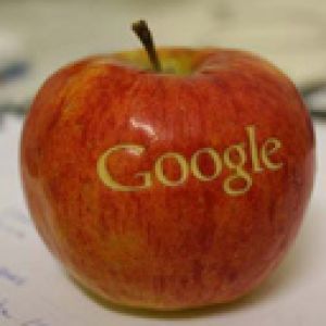 Logo do Google em uma maçã