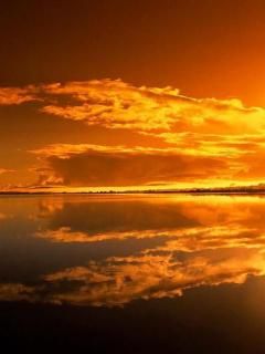 Deslumbrante Reflexo do Pôr do Sol