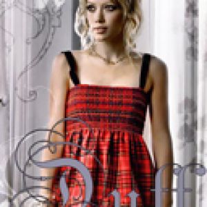 Garota Estilosa em Vestido Vermelho
