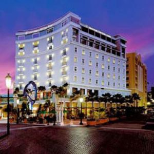 Hotel Elegante ao Pôr do Sol