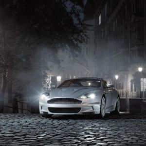 Carro de Luxo Aston Martin à Noite
