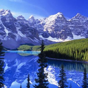 Lago Montanhoso Majestoso