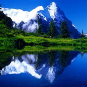 Reflexão Majestosa da Montanha