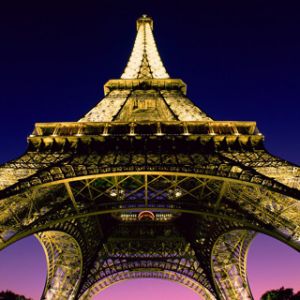Vista Noturna da Torre Eiffel
