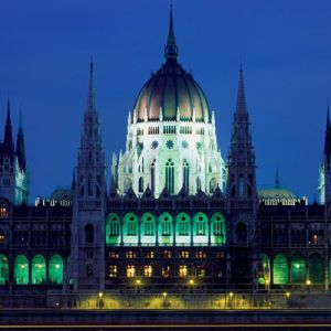 Edifício do Parlamento Húngaro à Noite