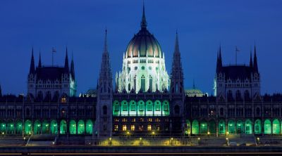 Edifício do Parlamento Húngaro à Noite