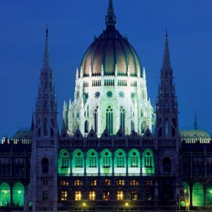 Edifício do Parlamento Húngaro à Noite