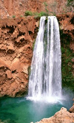 Cascata deslumbrante na natureza