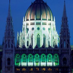 Edifício do Parlamento Húngaro à Noite