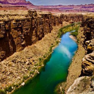 Deslumbrante Paisagem do Rio no Canyon