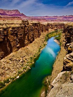 Deslumbrante Paisagem do Rio no Canyon