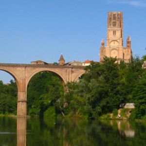 Reflexão de Ponte e Torre Cênica