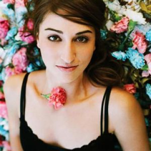 Linda Menina com Flores