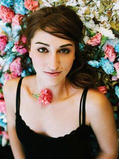 Linda Menina com Flores