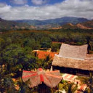 Paisagem tropical com cabanas
