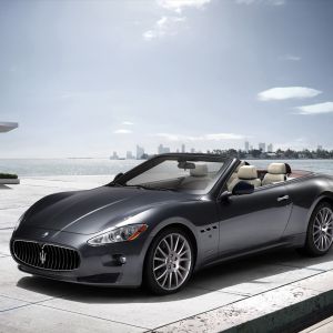Carro Conversível de Luxo Maserati