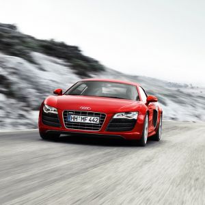 Carro esportivo Audi R8 vermelho