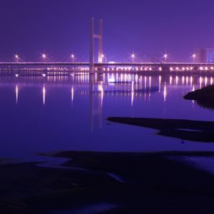 Ponte Noturna Roxa