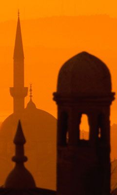 Silhueta de Mesquita ao Pôr do Sol