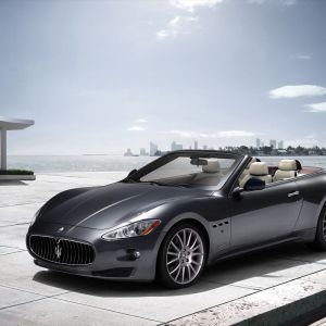 Carro Conversível de Luxo Maserati