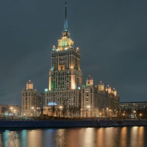 Vista Noturna do Hotel em Moscovo