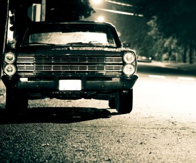 Carro Clássico à Noite