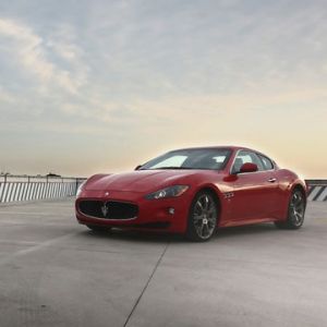 Carro Esportivo Maserati Vermelho