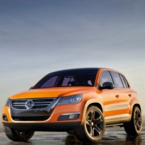 SUV Volkswagen ao Pôr do Sol