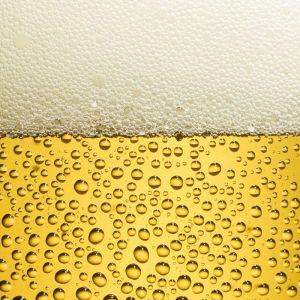 Cerveja Refrescante com Bolhas