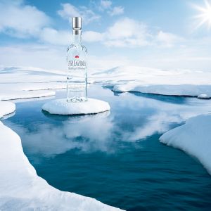 Vodka Premium em Paisagem Gelada