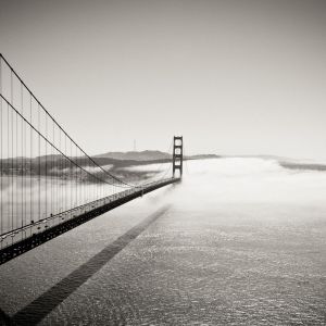 Ponte Golden Gate na névoa