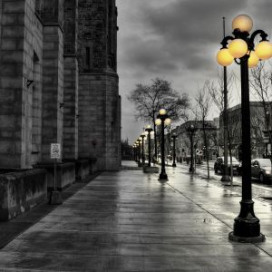 Rua Urbana ao Anoitecer