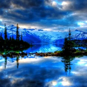 Reflexo de Lago de Montanha