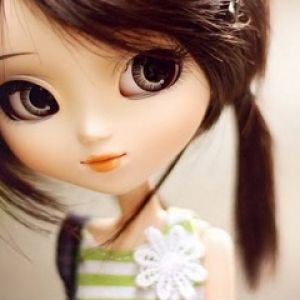 Boneca Fofa com Olhos Grandes
