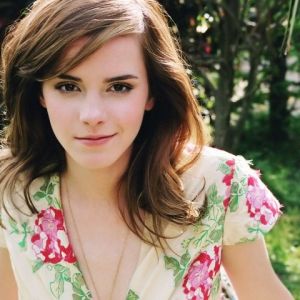 Retrato Floral de Emma Watson