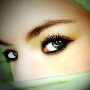 Olhos Verdes Hipnotizantes