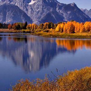 Reflexo da Montanha no Outono