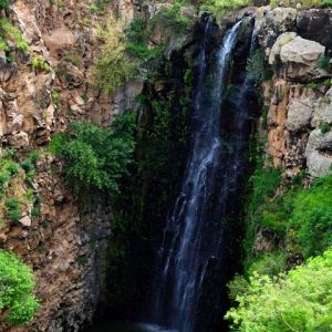 Cascata Impressionante na Natureza