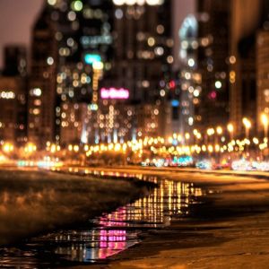 Reflexos das luzes noturnas da cidade