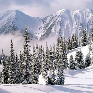 Paisagem montanhosa nevada