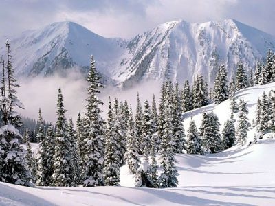 Paisagem montanhosa nevada