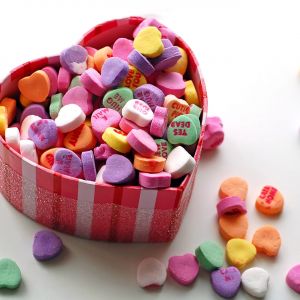 Doces em Forma de Coração Coloridos