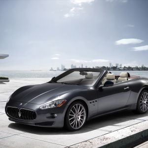 Carro Conversível de Luxo Maserati